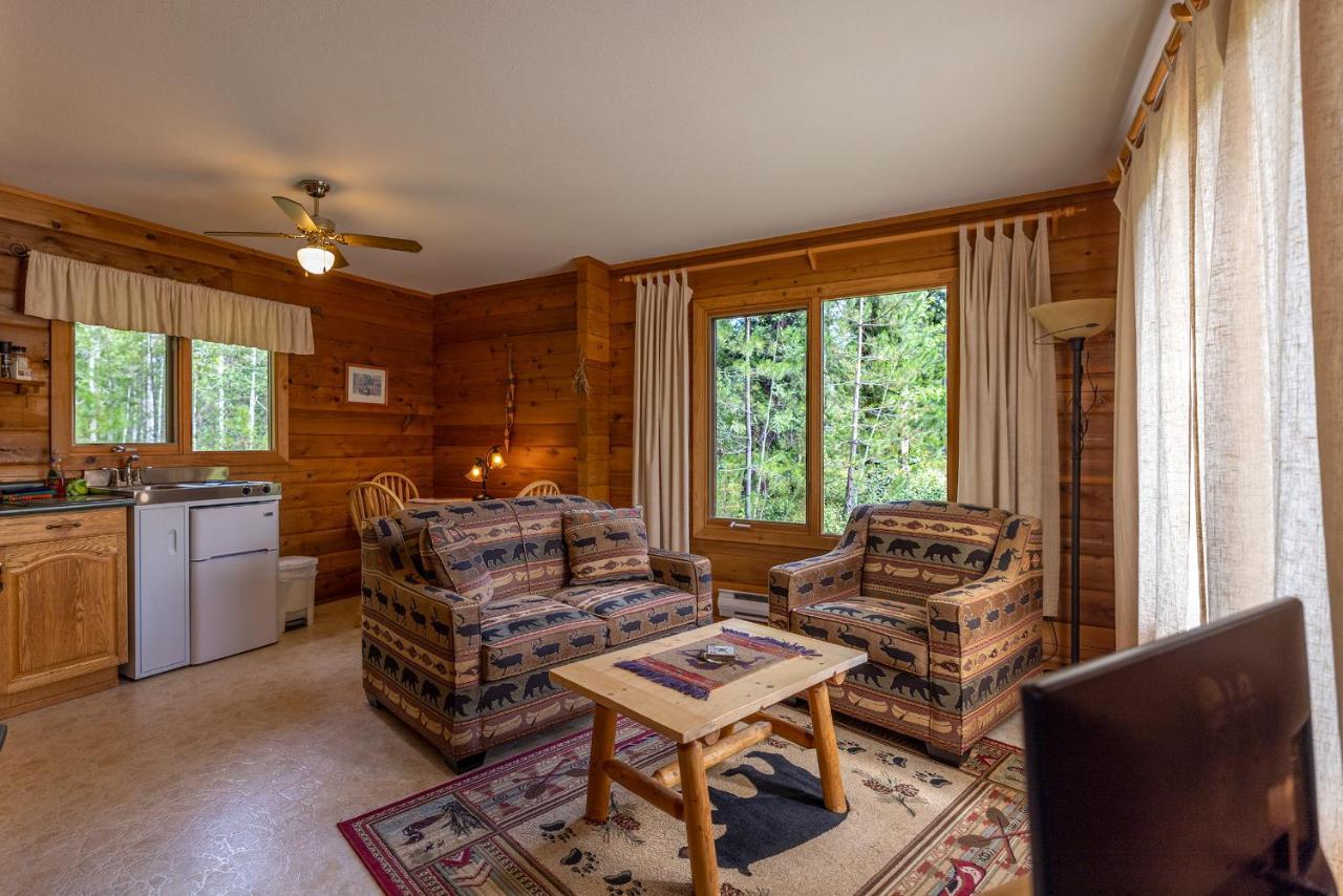 Mica Mountain Lodge & Log Cabins Tete Jaune Cache Luaran gambar